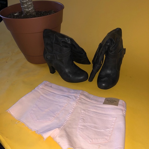 Light pink studded shorts - Picture 2 of 3